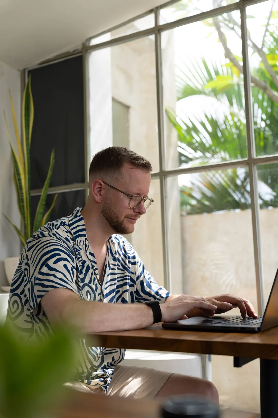Tim Hildesheim am Laptop